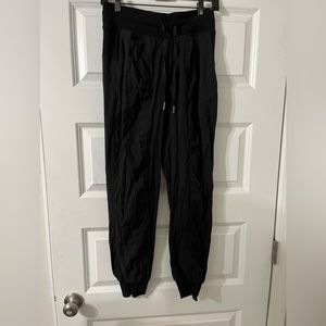 mid rise lulu joggers